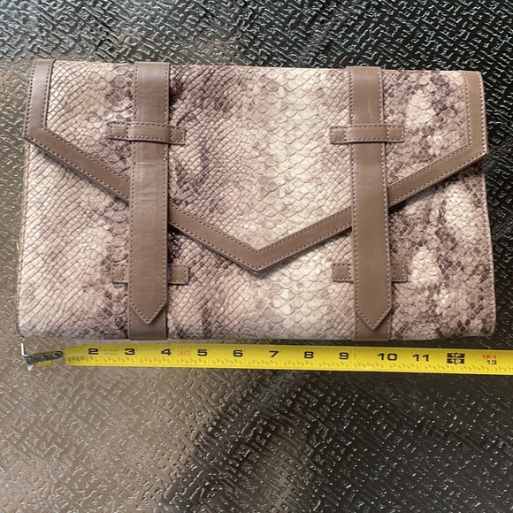 Shiraleah snake skin clutch - Picture 5 of 12